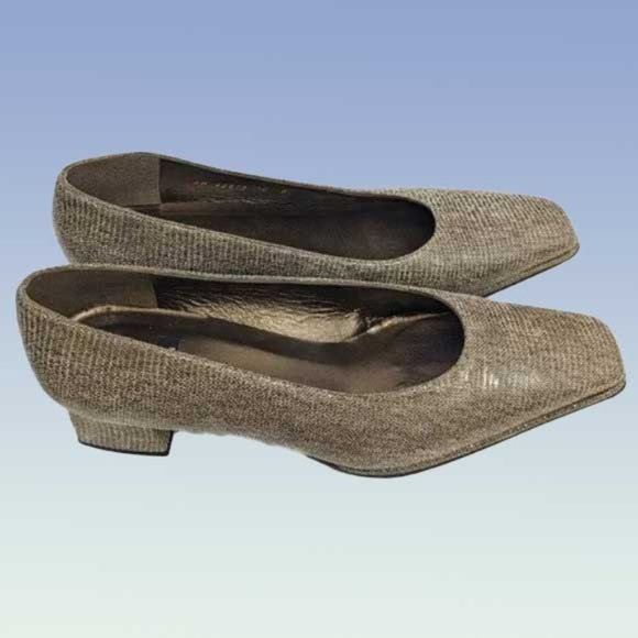 Stuart Weitzman Square toe Pumps Size 10 Gently Used - Picture 1 of 5
